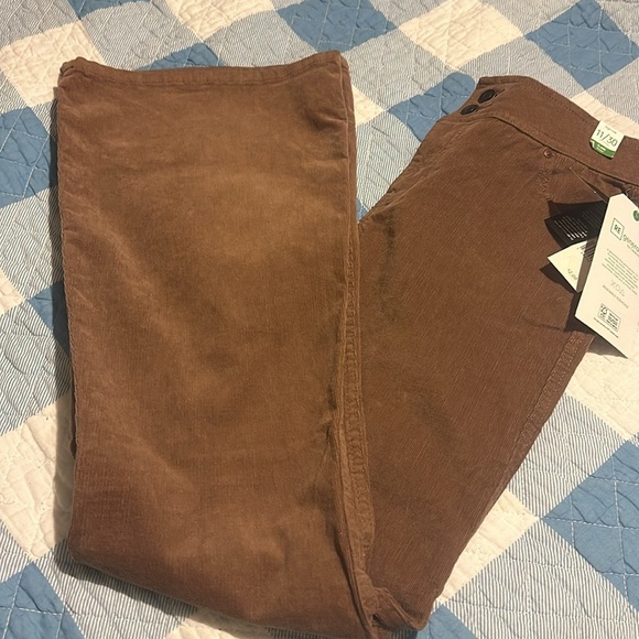 NWT CELEBRITY PINK
Juniors' High-Rise Curvy-Fit Flare-Leg Corduroy Pants - Picture 11 of 15